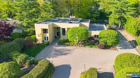37 Hemlock Road Livingston NJ 07039
