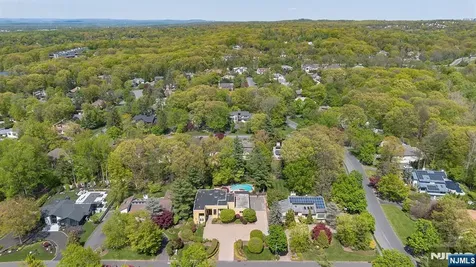 37 Hemlock Road Livingston NJ 07039