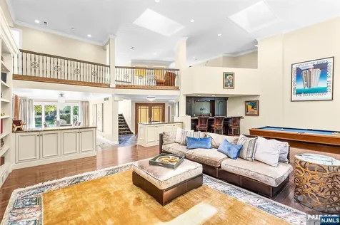 37 Hemlock Road Livingston NJ 07039