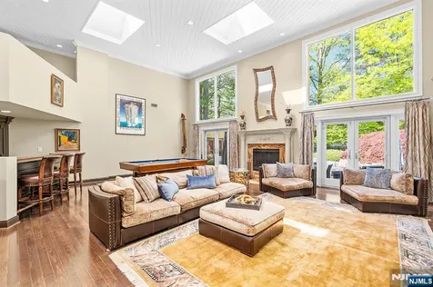 37 Hemlock Road Livingston NJ 07039