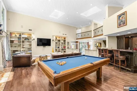 37 Hemlock Road Livingston NJ 07039