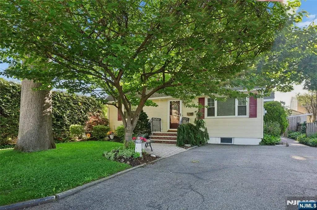 15 Congress Street Dumont NJ 07628