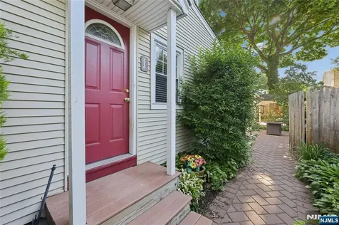 15 Congress Street Dumont NJ 07628