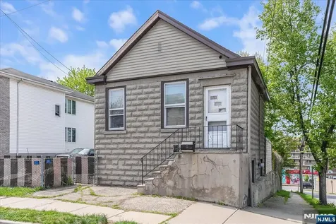 43 Maitland Place Garfield NJ 07026