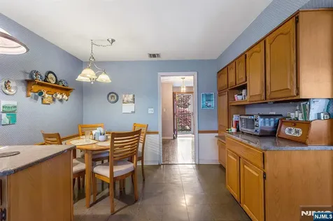 40 17th Avenue Elmwood Park NJ 07407