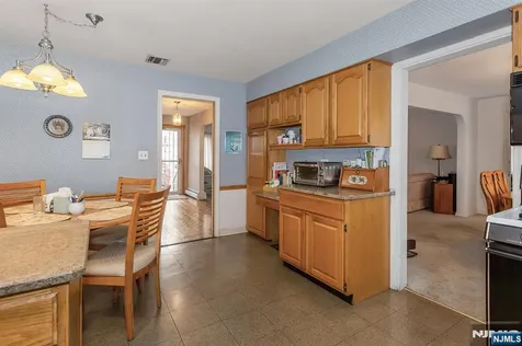 40 17th Avenue Elmwood Park NJ 07407