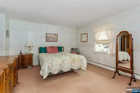 40 17th Avenue Elmwood Park NJ 07407