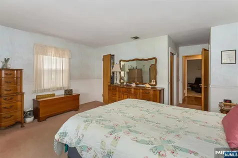 40 17th Avenue Elmwood Park NJ 07407