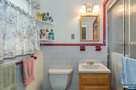 40 17th Avenue Elmwood Park NJ 07407
