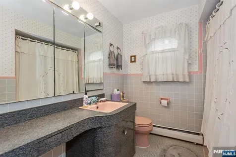 40 17th Avenue Elmwood Park NJ 07407