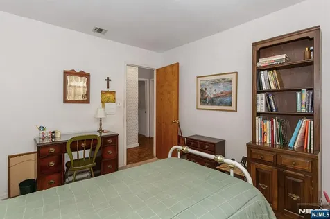 40 17th Avenue Elmwood Park NJ 07407