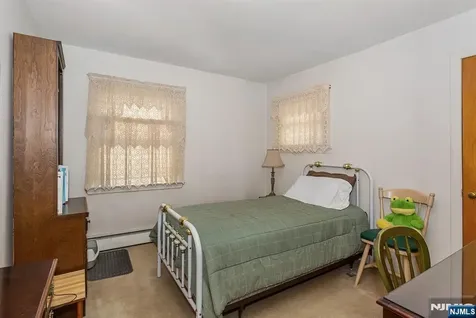 40 17th Avenue Elmwood Park NJ 07407