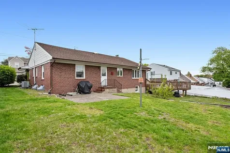 40 17th Avenue Elmwood Park NJ 07407
