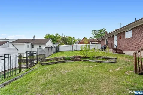 40 17th Avenue Elmwood Park NJ 07407