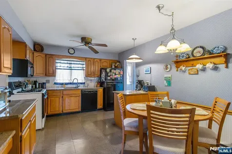 40 17th Avenue Elmwood Park NJ 07407