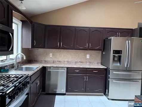 7 Spruce Street Elmwood Park NJ 07407