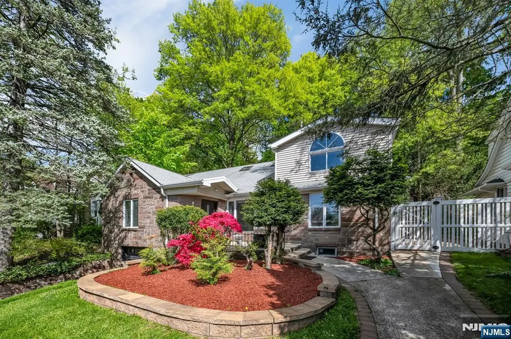 247 Glenwood Avenue Leonia NJ 07605