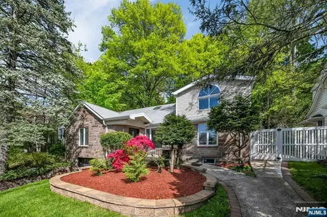 247 Glenwood Avenue Leonia NJ 07605