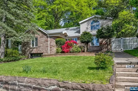 247 Glenwood Avenue Leonia NJ 07605