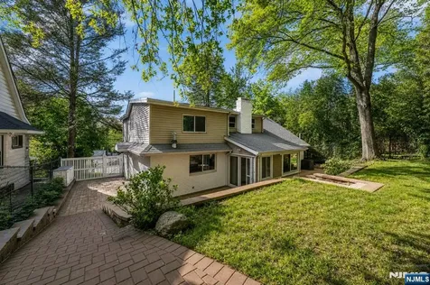 247 Glenwood Avenue Leonia NJ 07605