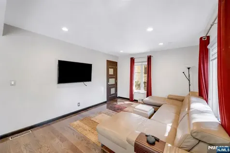 247 Glenwood Avenue Leonia NJ 07605