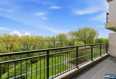 4 Horizon Road Fort Lee NJ 07024