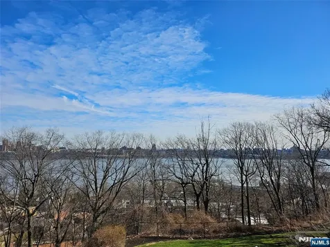 4 Horizon Road Fort Lee NJ 07024