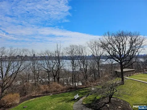 4 Horizon Road Fort Lee NJ 07024