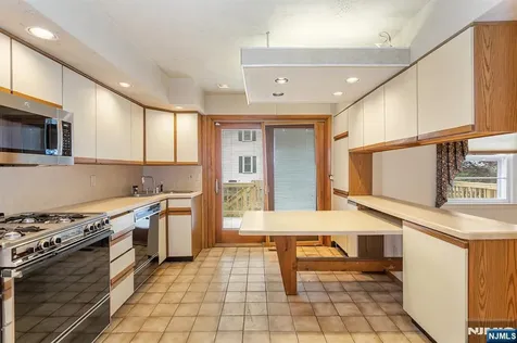 339 Beechwood Road Oradell NJ 07649
