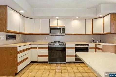 339 Beechwood Road Oradell NJ 07649