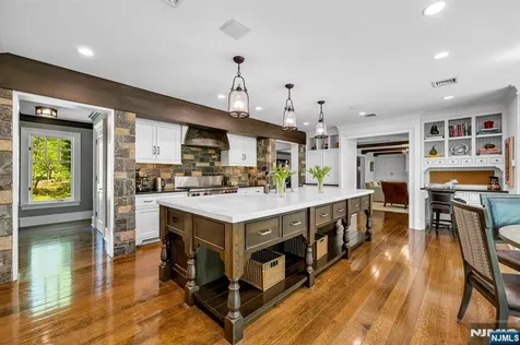 14 Coach Lane Upper Saddle River NJ 07458