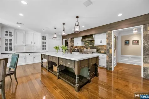 14 Coach Lane Upper Saddle River NJ 07458