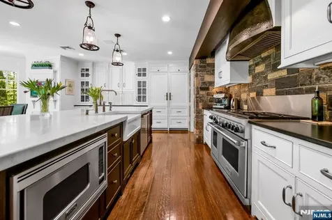 14 Coach Lane Upper Saddle River NJ 07458