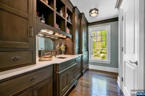 14 Coach Lane Upper Saddle River NJ 07458