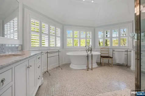 14 Coach Lane Upper Saddle River NJ 07458