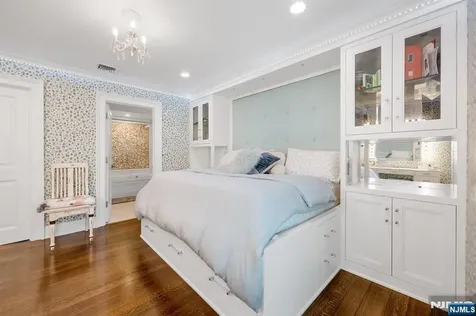 14 Coach Lane Upper Saddle River NJ 07458