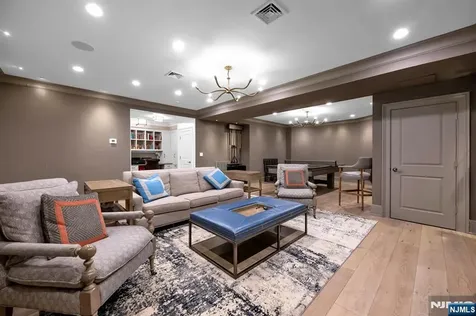 14 Coach Lane Upper Saddle River NJ 07458
