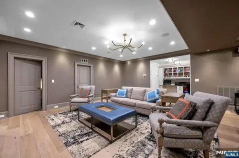 14 Coach Lane Upper Saddle River NJ 07458