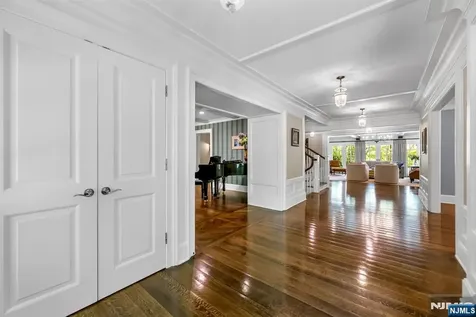 14 Coach Lane Upper Saddle River NJ 07458