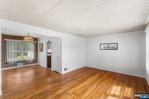 93 Willow Street Elmwood Park NJ 07407