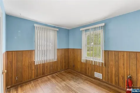 93 Willow Street Elmwood Park NJ 07407