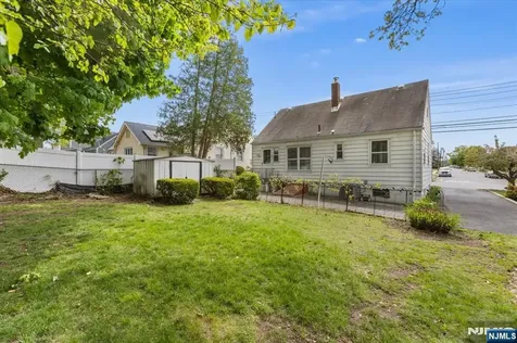 93 Willow Street Elmwood Park NJ 07407