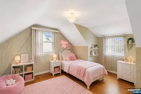 93 Willow Street Elmwood Park NJ 07407