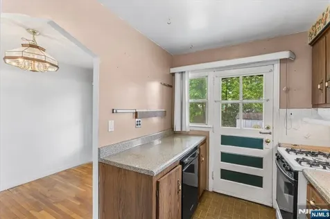 93 Willow Street Elmwood Park NJ 07407