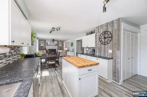 8 E Gate Drive Vernon NJ 07418