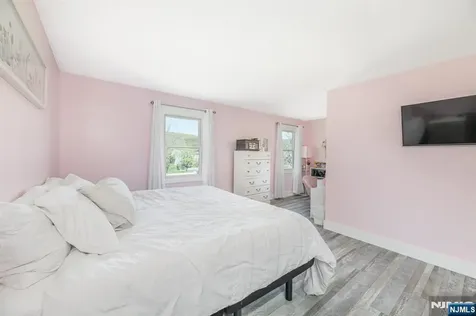 8 E Gate Drive Vernon NJ 07418
