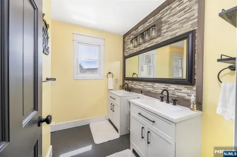 8 E Gate Drive Vernon NJ 07418