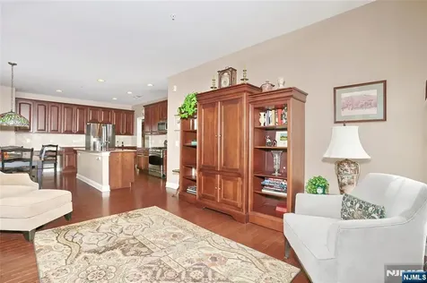 602 Four Seasons Lane Montvale NJ 07645