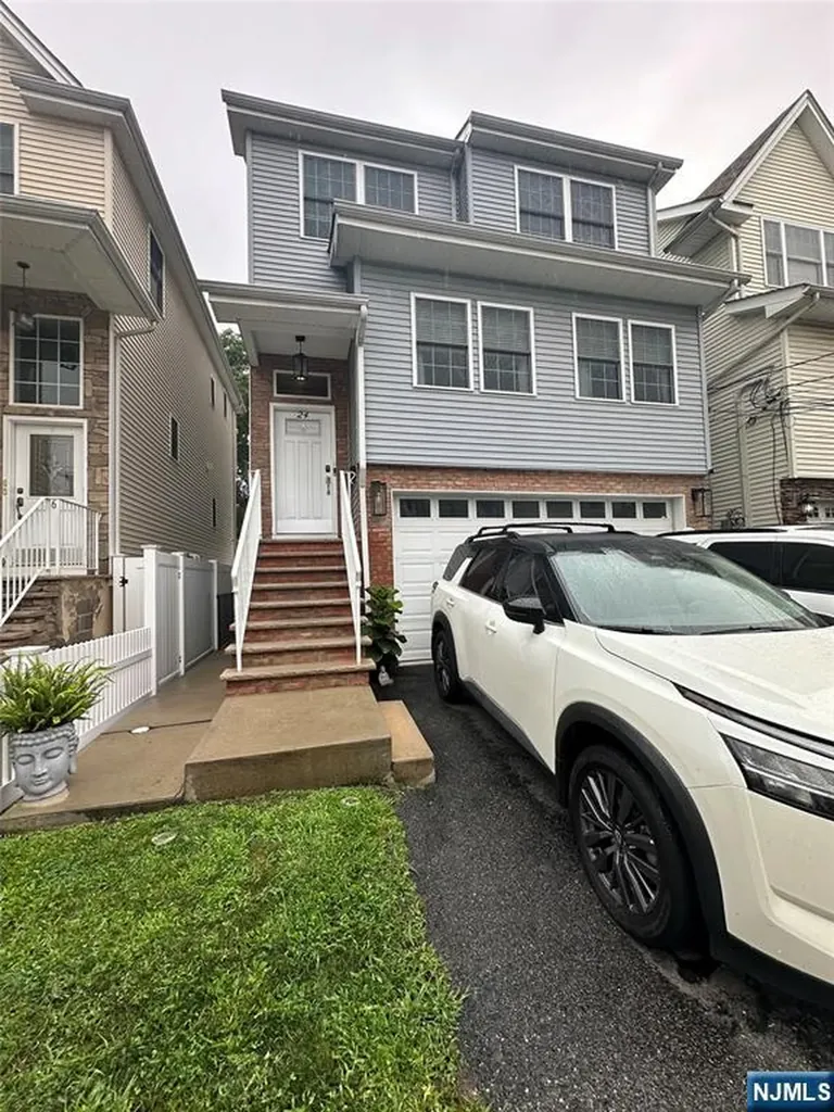 24 New Street Bayonne NJ 07002