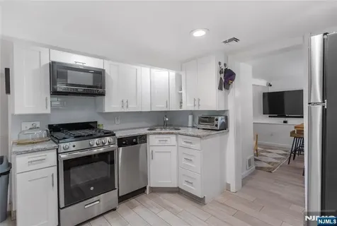 47 Van Pelt Place Little Falls NJ 07424
